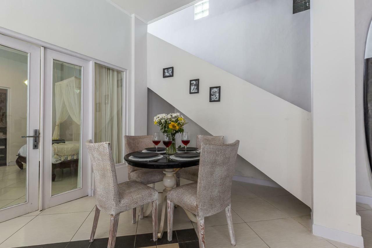 White Bali Villa *