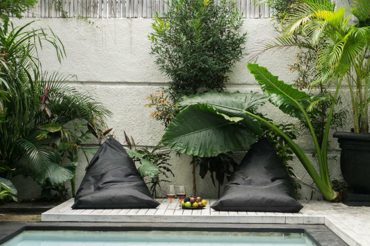 White Bali Villa *